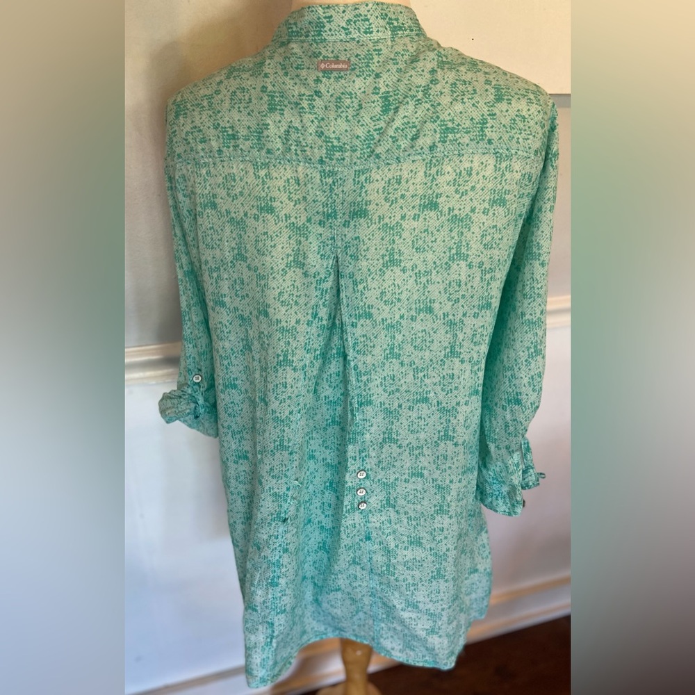 Columbia teal cotton 1/2 button top!